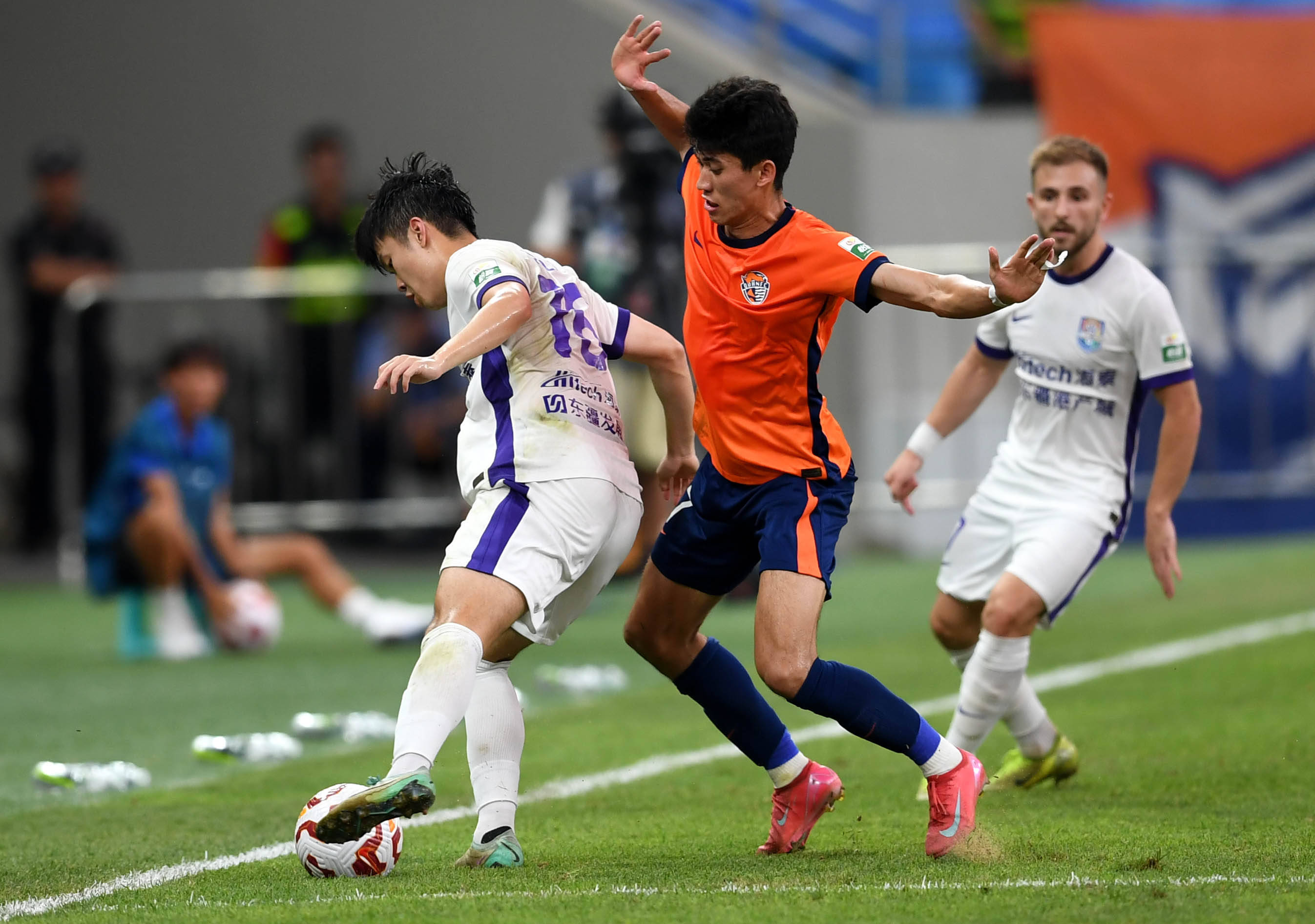 特别是在与 特别是在与