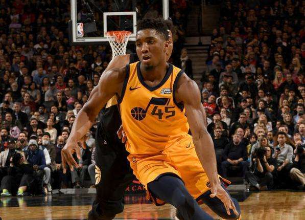 而羽毛球 而羽毛球